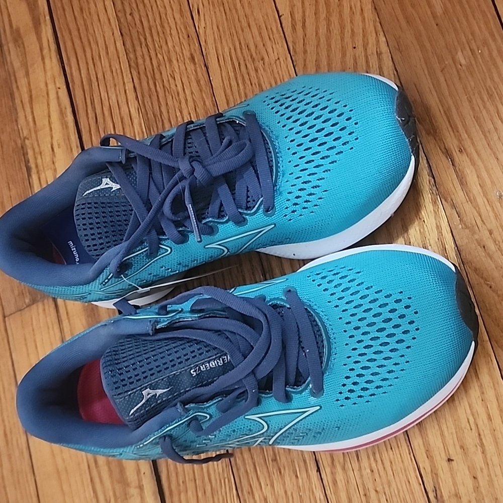 Brand New with Tags Mizuno Wave Rider 25 Rinning Shoes